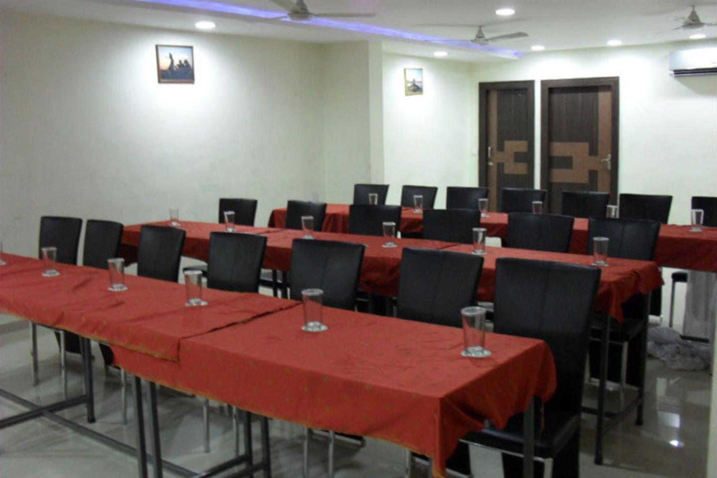 Hotel Almond Inn 