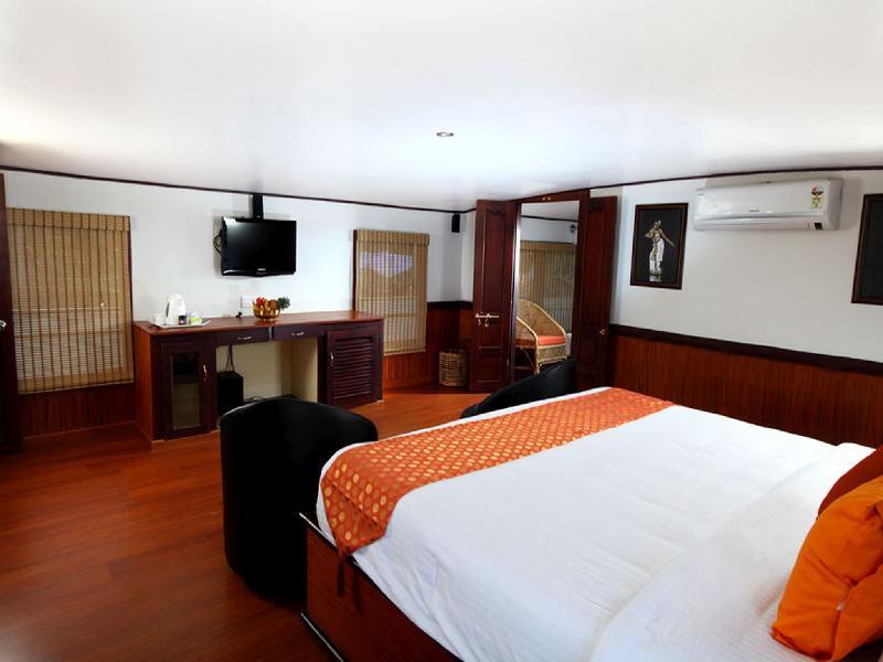 Grand Nirvana Super Luxury House Boat 
