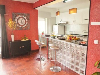Caparica Central Apartment By Host Point In-Room Kitchen