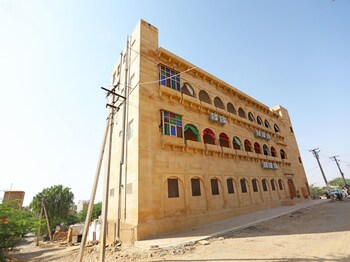 Oyo 3415 Hotel Heera Court Hotel Front