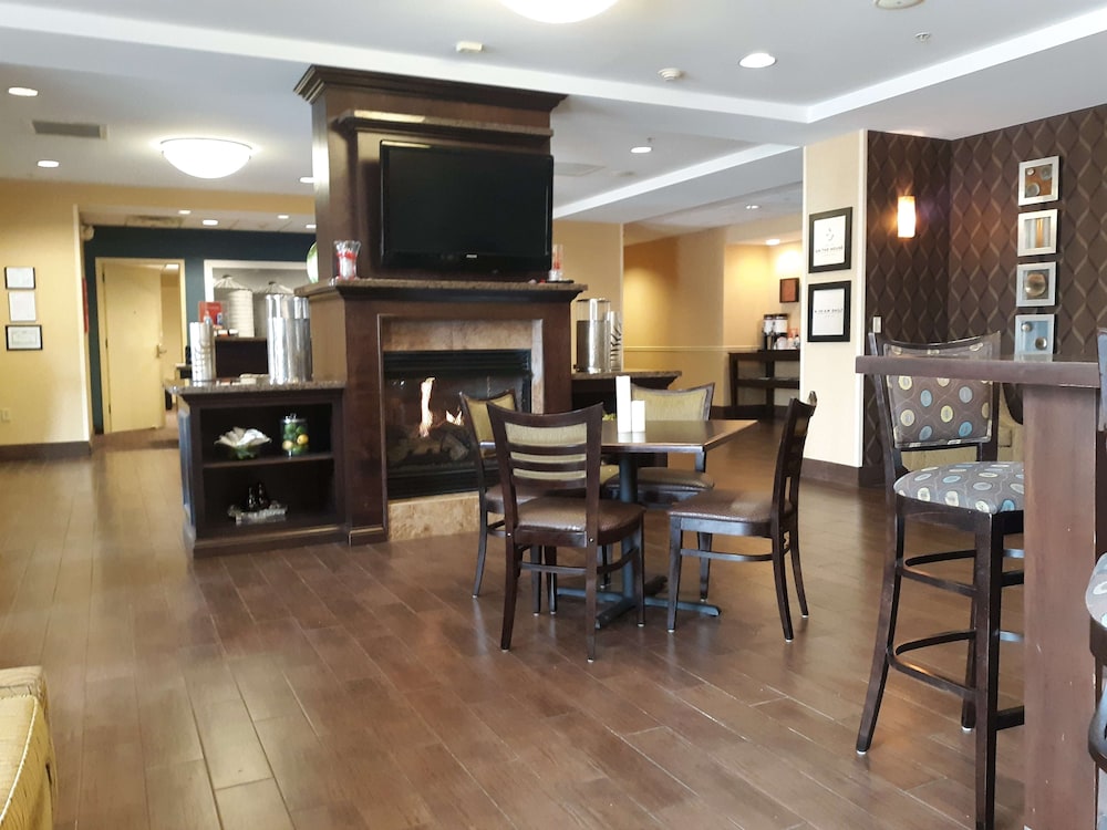 Hampton Inn Dandridge - photo 2