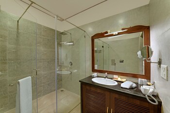 The Jaibagh Palace Bathroom
