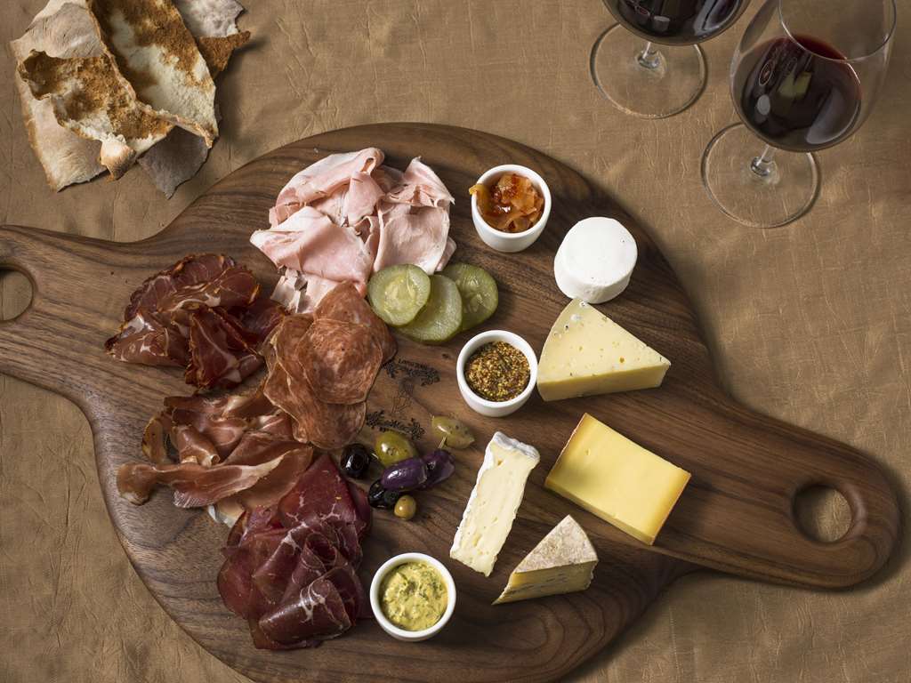 Fairmont Copley Plaza Boston (فرمونت كوپلی پلازا بوستون) Charcuterie Board