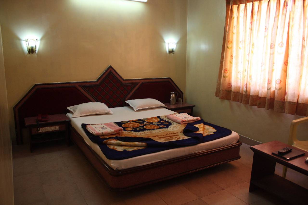 Hotel Jambhale Palace (هتل جامبهال پالاس) 