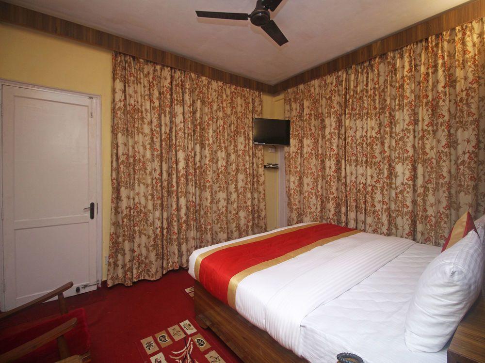 Oyo 9331 Hotel White House 