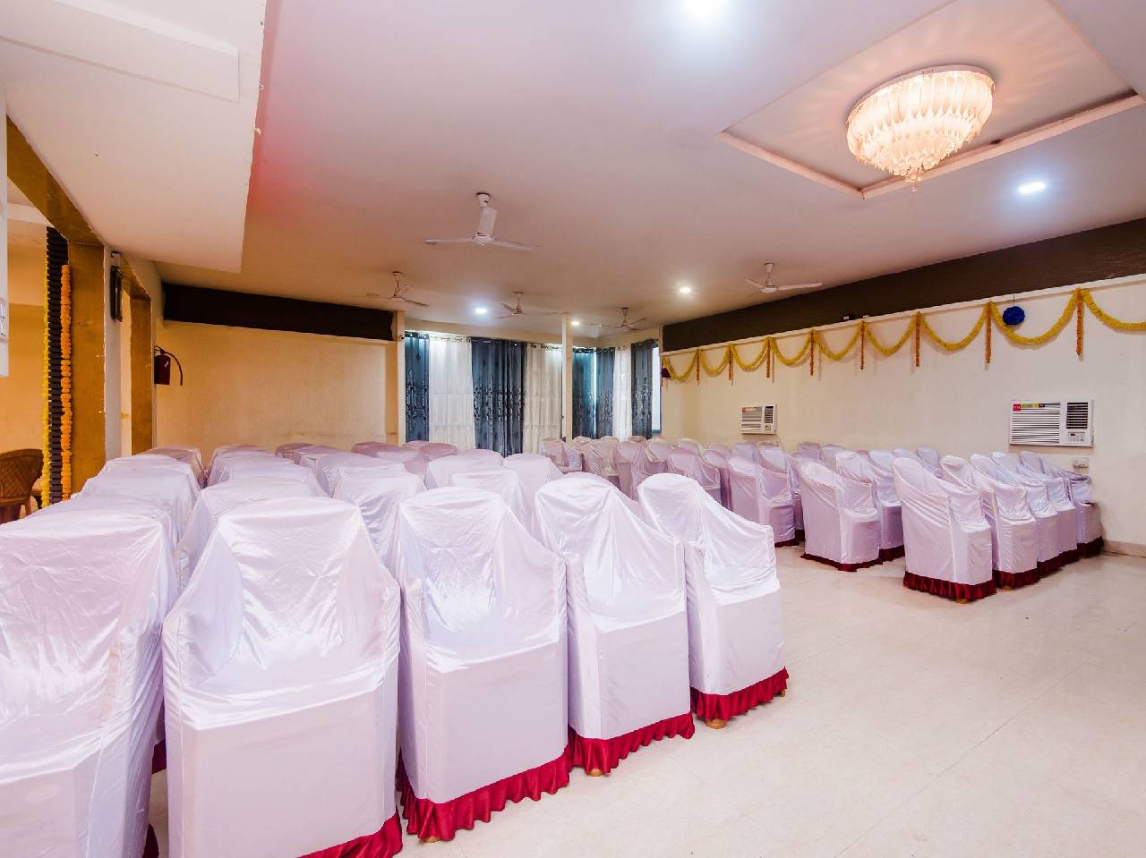 Oyo 11855 Phoenix Hotel 