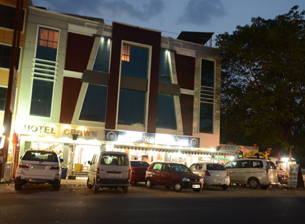 Hotel Crown Exterior detail