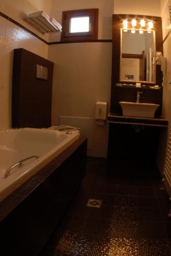 Dryades Hotel 