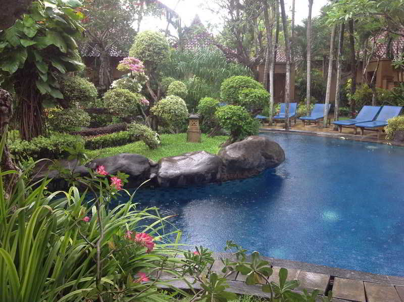Parigata Spa Villas Pool