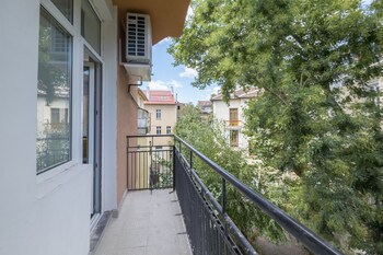 Bluewaveplace Contemporary Home In Center Of Sofia Balcony