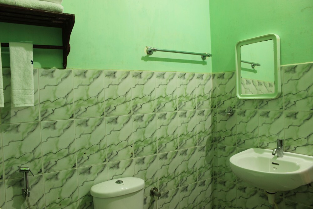 Black Beach Resort Bathroom