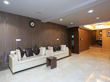 Oyo 4454 B&b Hotel Lobby Sitting Area