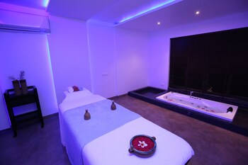 The Ocean Pearl Resort And Spa Treatment Room