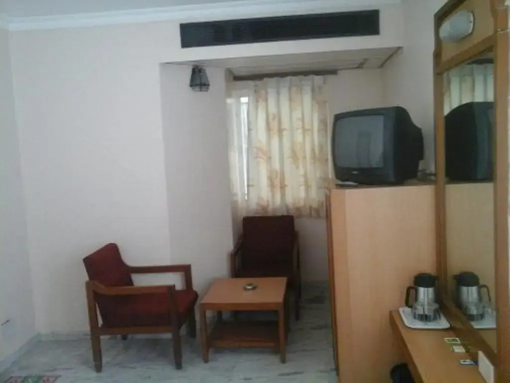 Hotel Valluvar 