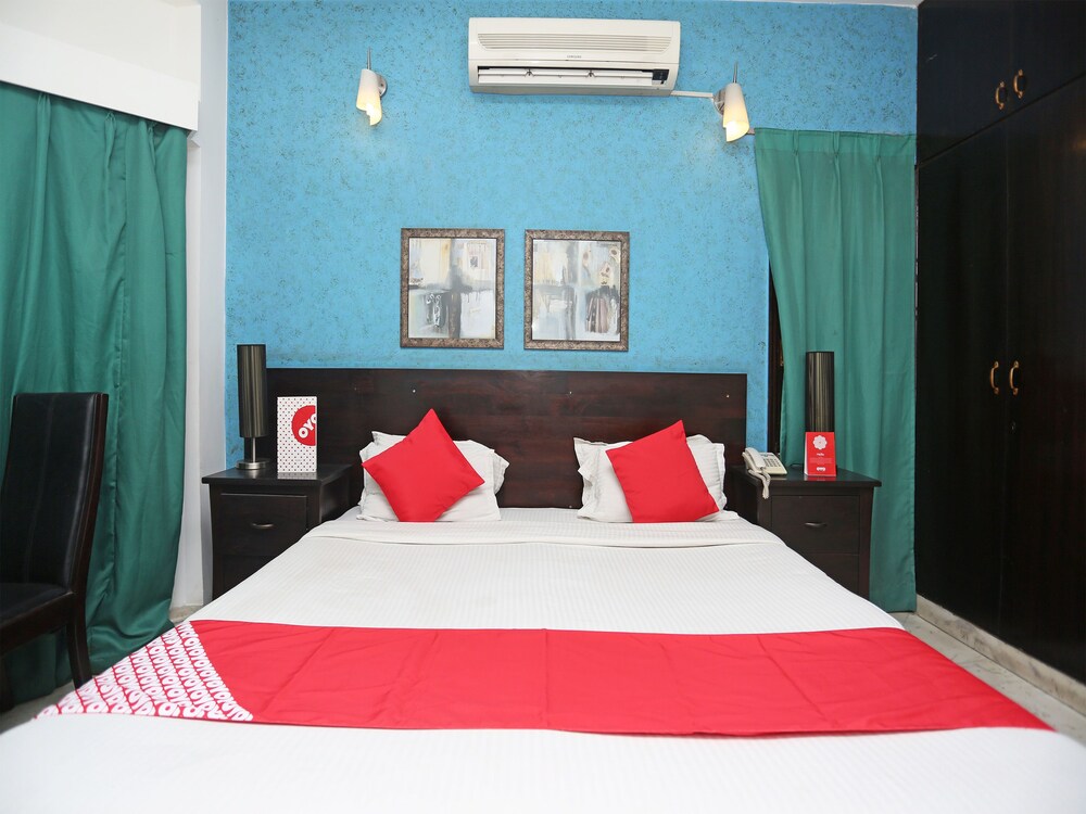 Oyo 15401 Hotel Surana Palace Guestroom