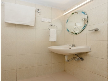 Oyo 1838 Apartment Hotel Executive Homes Bathroom