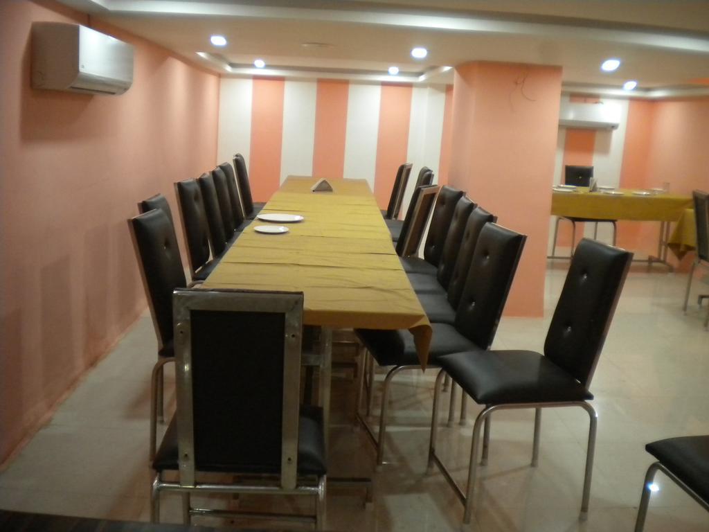 Hotel Aamantran Avenue 