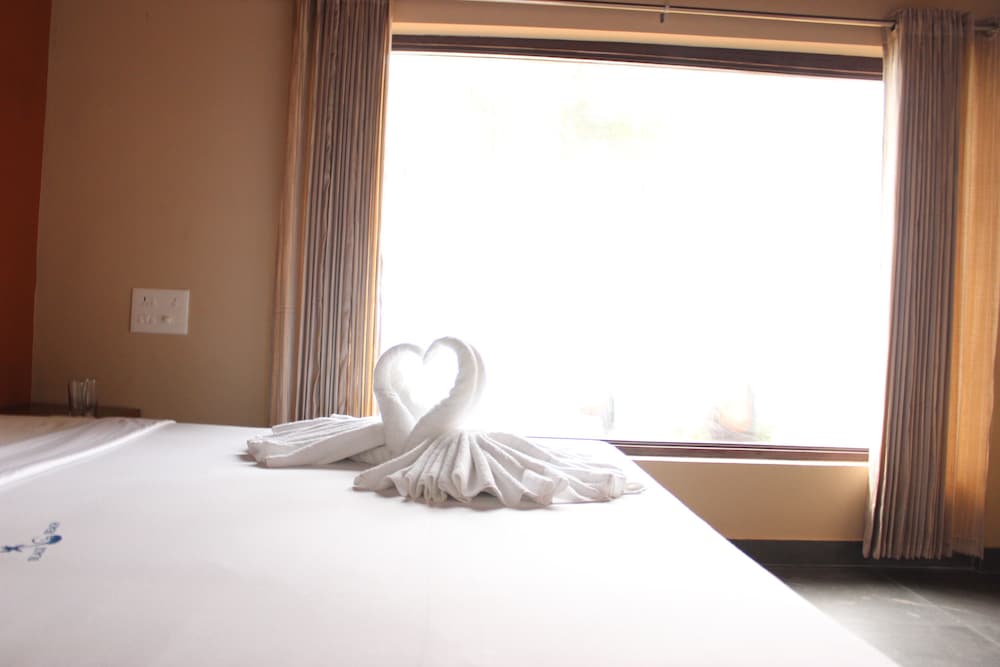 Black Beach Resort Guestroom