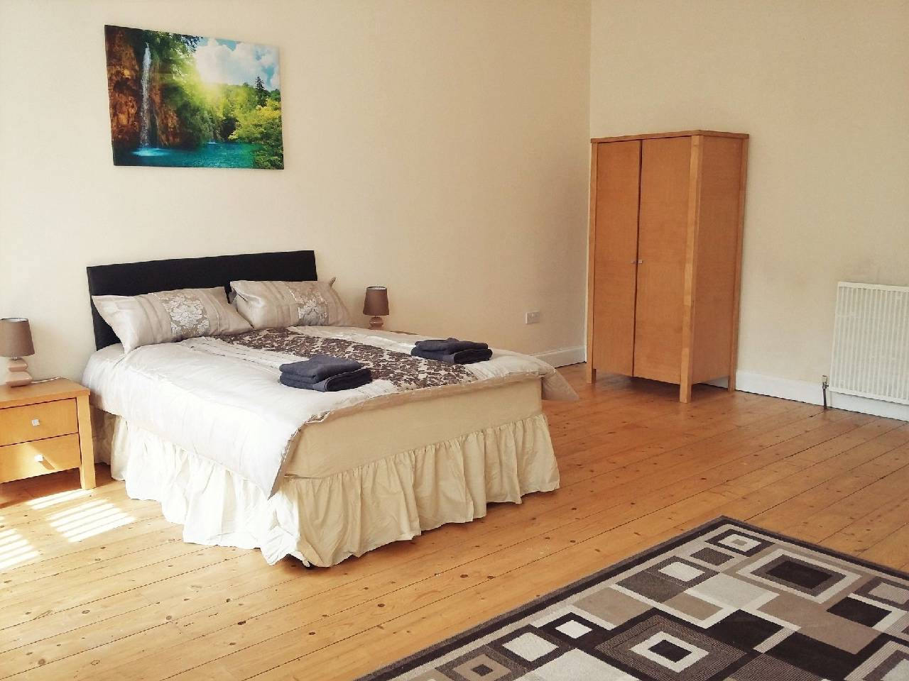 Large 3 Bed West End Apartment 