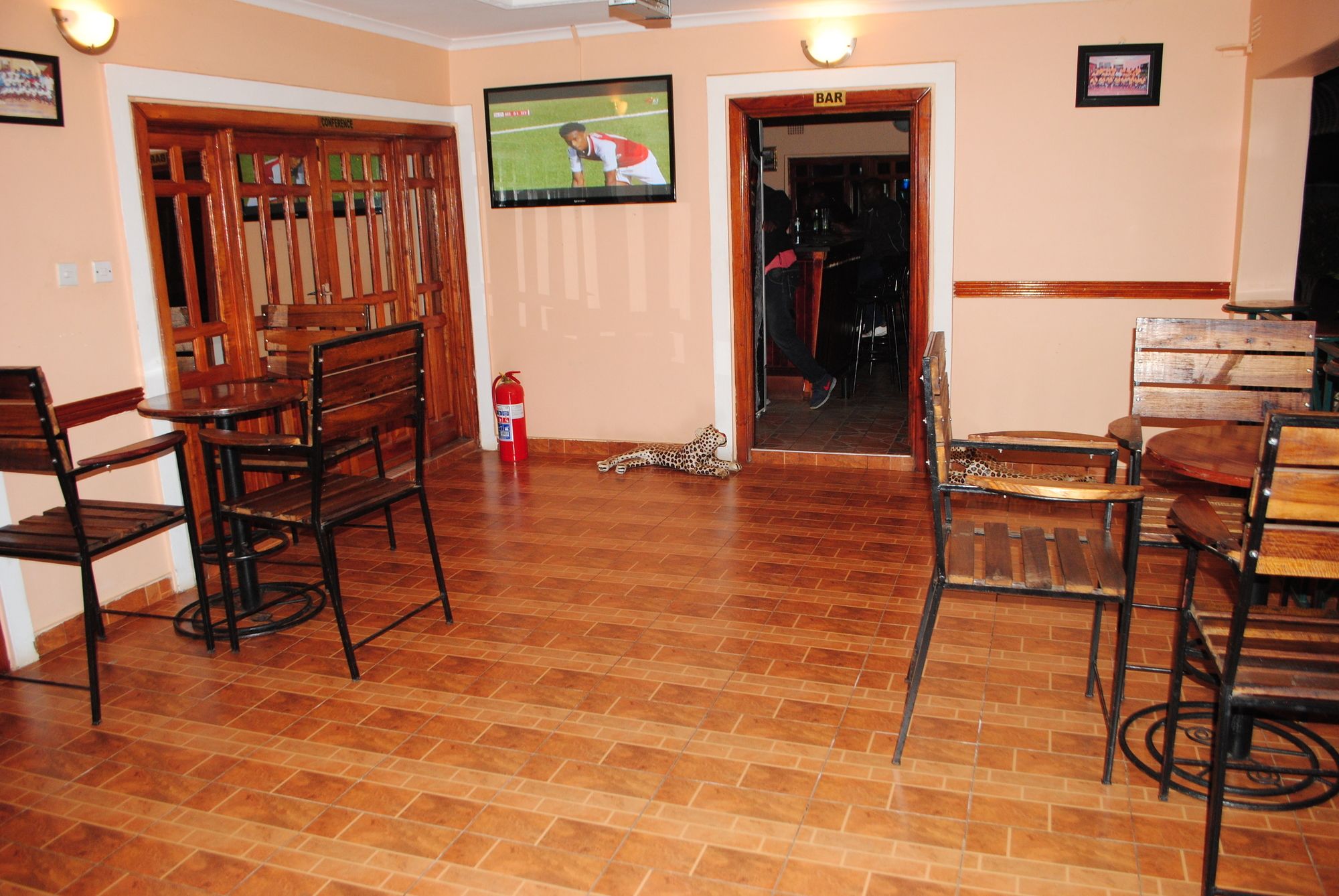 Sunset Junction Lodges & Tours 