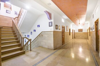 Guesthouser 1 Br Heritage 3882 Staircase