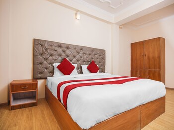 Oyo 11388 Hotel Dimbir Regency Guestroom