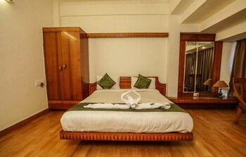 Lofty Seasons Service Apartments Guestroom