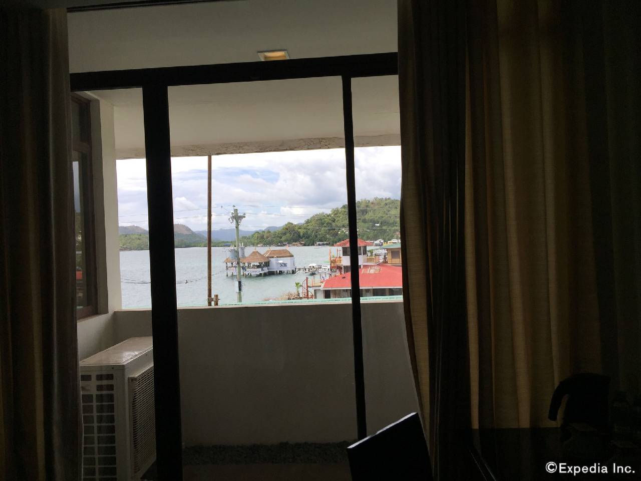 Coron Gateway Hotel & Suites (كورون گاتوی هتل و سوئیتس) 