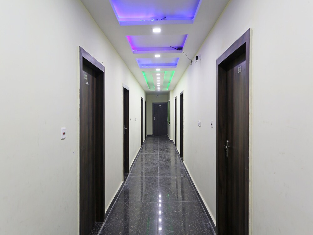 Oyo 11344 Hotel Glorify Stay Hallway