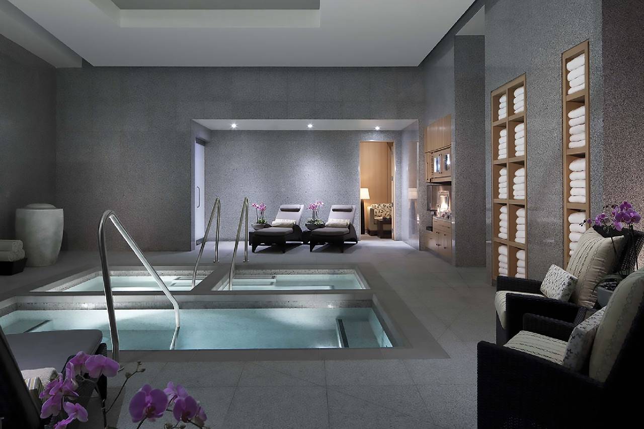 Aaa Suite At The Signature Condo Hotel 