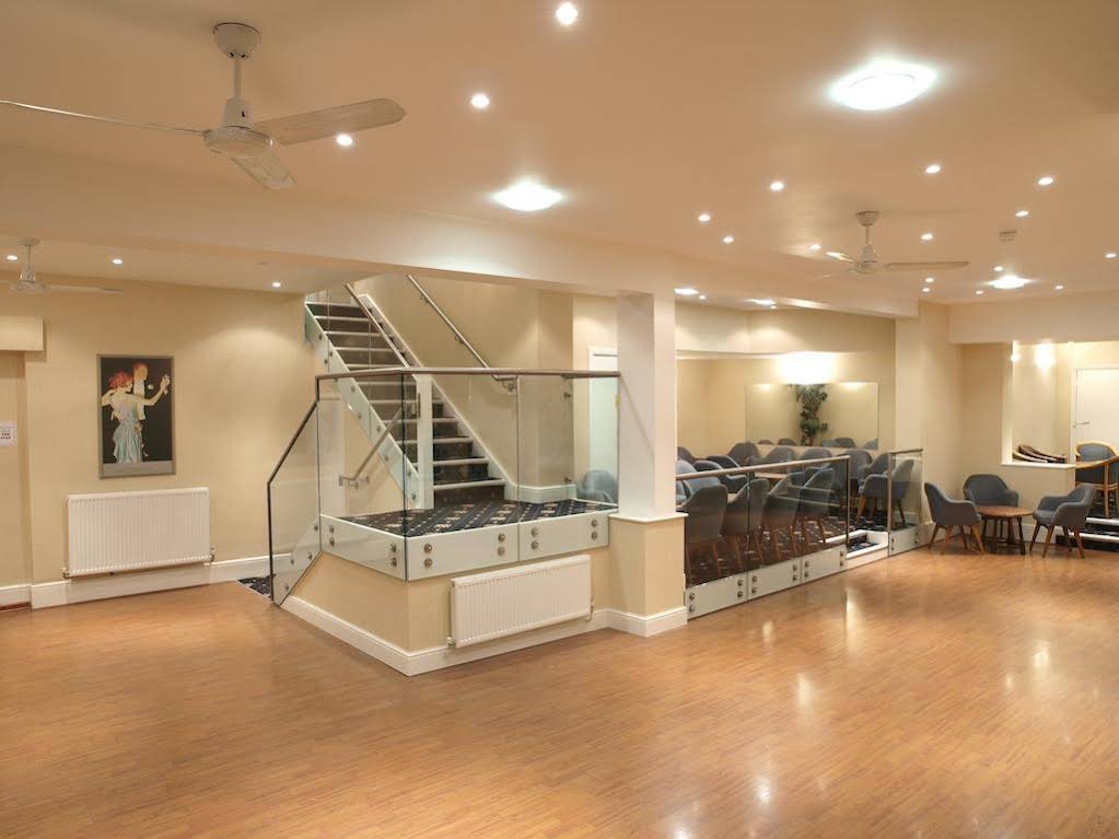 Haddon Hall Hotel (هادون هال هتل) 