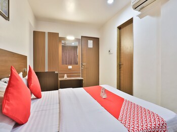 Oyo 9626 Hotel Kalyan Guestroom