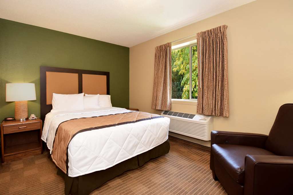 Extended Stay America Akron Copley West Guest room