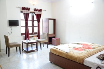 Hotel Sohandeep Guestroom