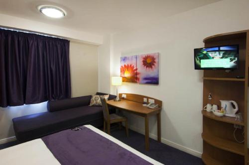Premier Inn London Gatwick Airport South London Road 