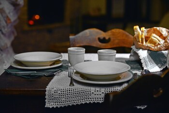 Robur Marsorum (روبور مارسوروم) In-Room Dining