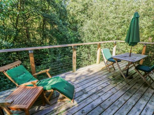 6 Streamside Looe 