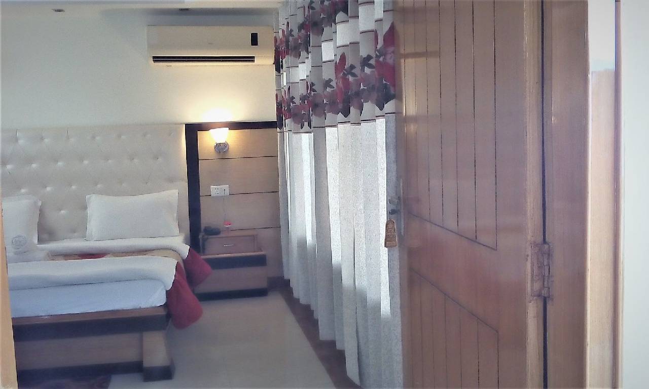Hotel Ganesha Inn 