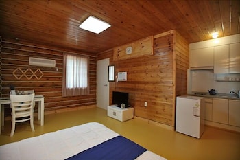 Muju Moon River Pension Guestroom
