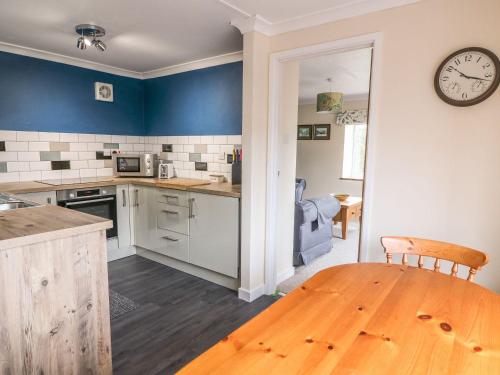 Maesyfelin Isaf Apartment Llanybydder 
