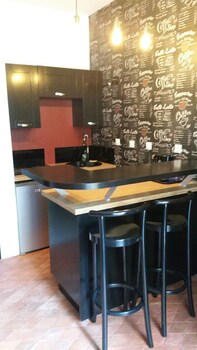 Chambre D'hôtes Chez Laurence (چامبر دهôتس چز لاورنس) In-Room Kitchen