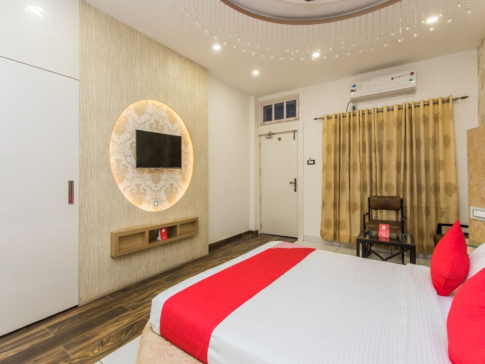 Oyo 15401 Hotel Surana Palace Guestroom
