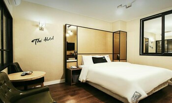 The Hotel Changwon Guestroom