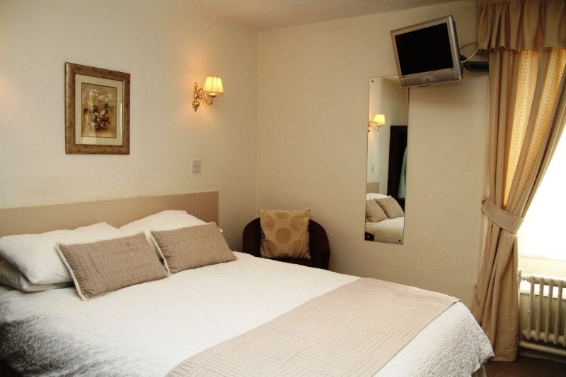 Tankerville Arms Hotel Room
