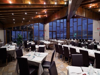 Hotel Piandineve (هتل پیاندینو) Restaurant