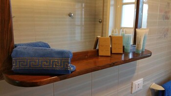 Anastasia Villas B&b Casa Vacanze (آناستاسیا ویلاس ب&ب كاسا واكانز) Bathroom Amenities