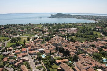 Barchi Resort Lake