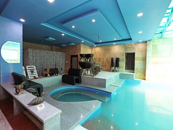 Oyo 1397 Rana Villa Indoor Pool