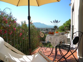 B&b La Costa Featured Image