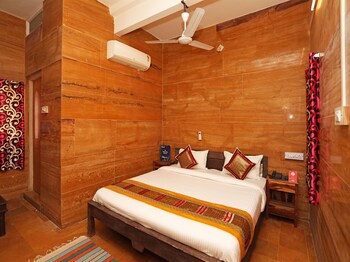 Oyo 3415 Hotel Heera Court Guestroom